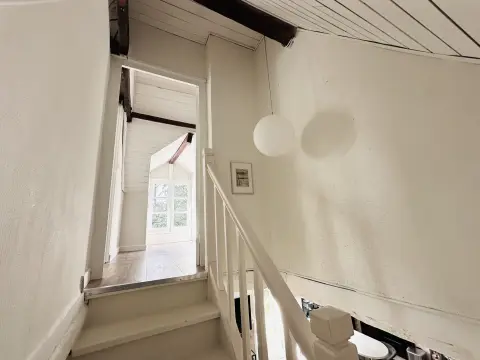 Het trapgat naar de eerste verdieping